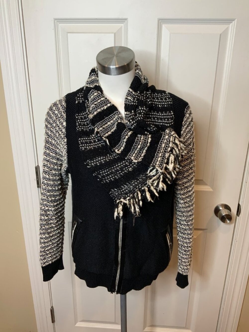 Curio Black & White Knit Zip-Up Fringe Cardigan Sweater, Size M
